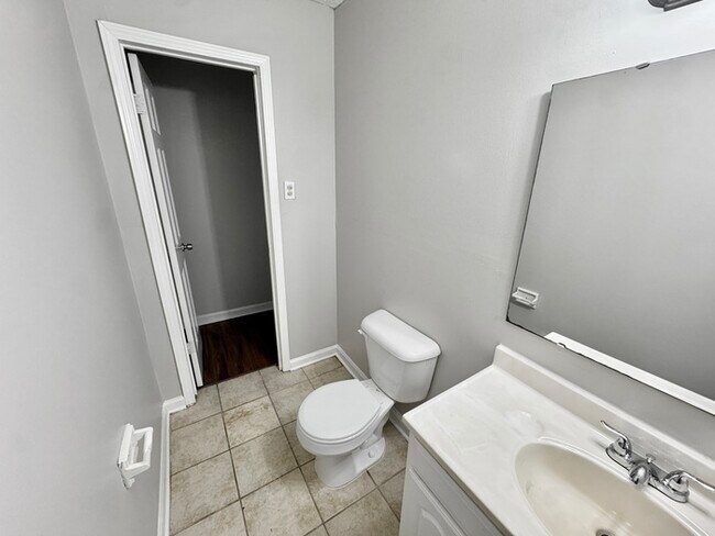 Building Photo - 2664 Richwood St