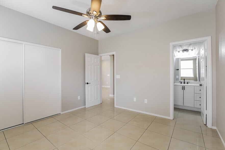 Building Photo - 8139 W Ficus Dr