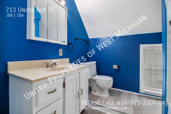 Building Photo - Available Now | 3 Bedroom 1 Bath Upper Uni...