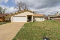 Building Photo - Beautifully Updated Home in Prime East Tulsa Location