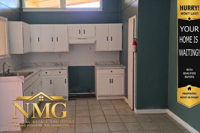 Building Photo - 5301 Queen Mary Ln