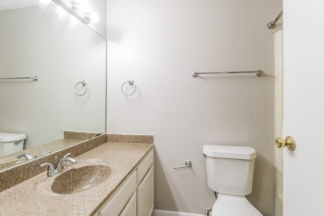 Building Photo - 2703 Wood River Rd