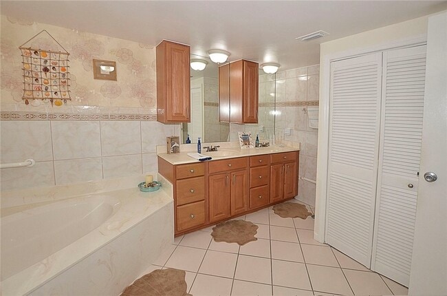 Building Photo - 5601 Jimmy Buffett Mem Hwy