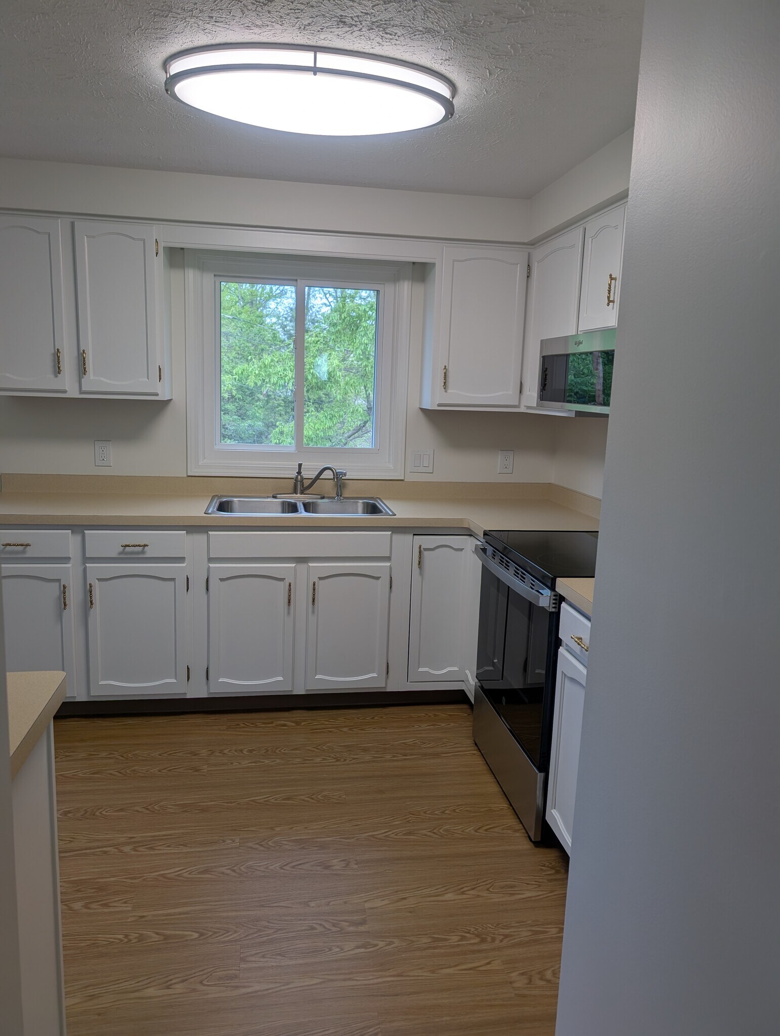 Bright lighting - 38 Ballard Ave