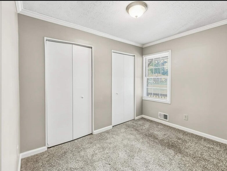 Building Photo - 4412 Bryant Dr SW