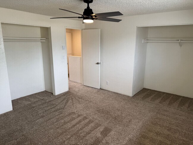 Building Photo - Updated 2 bedroom 1 1/2 bath duplex in Springfield!