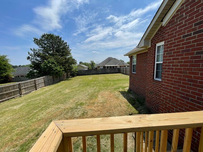 Building Photo - 499 Marble Falls