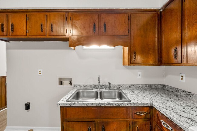 Building Photo - 110 Tandy Dr