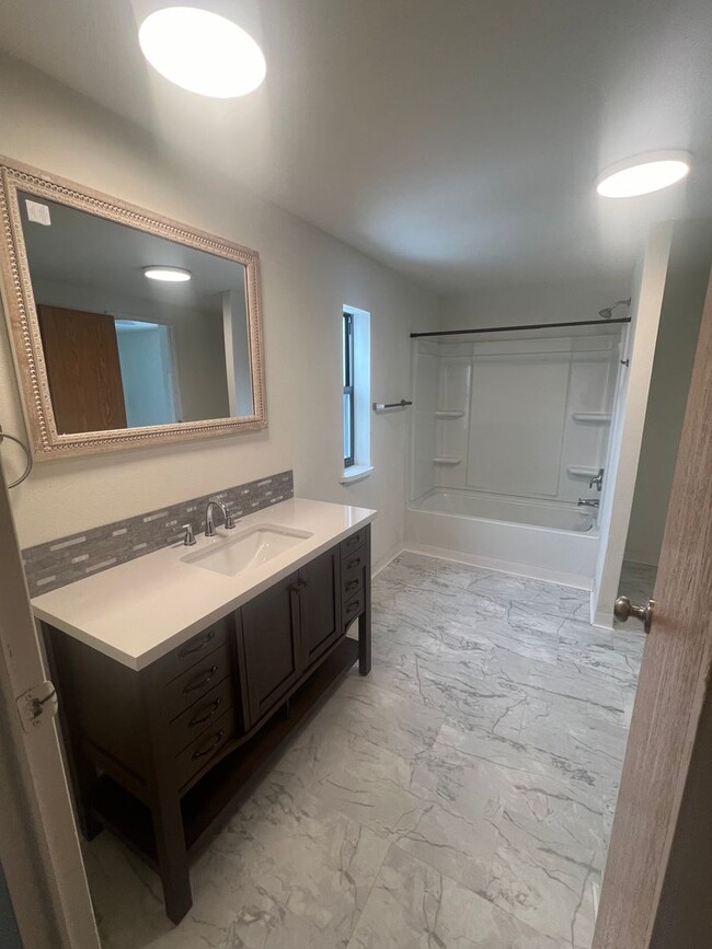 Building Photo - Large 3 bed 2 bath mobile