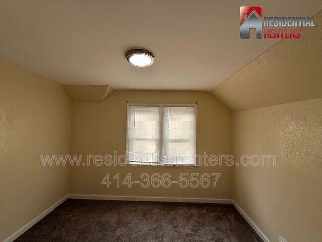 Building Photo - 3204 N 24th St