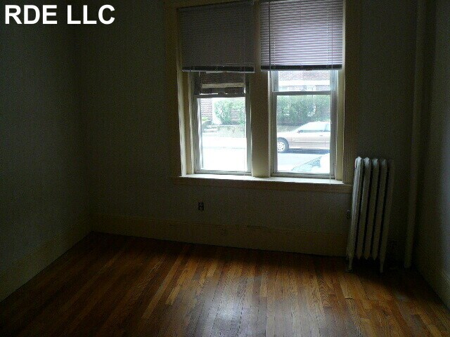 Building Photo - 158 Kelton St