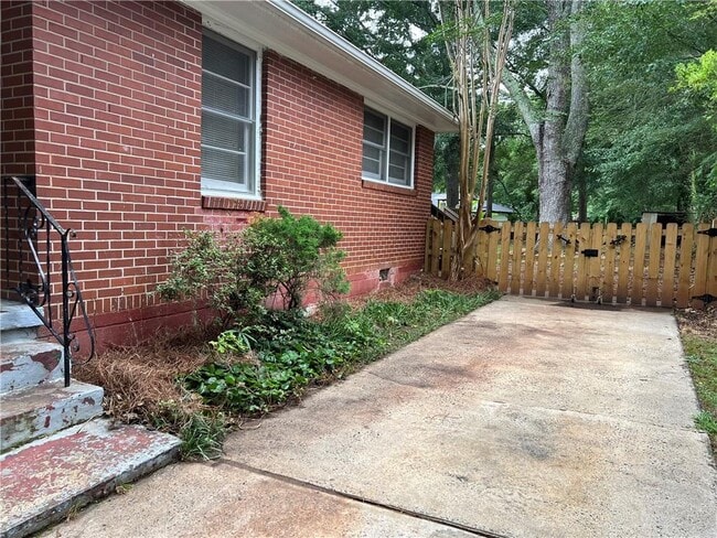 Building Photo - 2174 Trailwood Dr