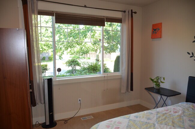 Den - 11031 Muirwood Way NE