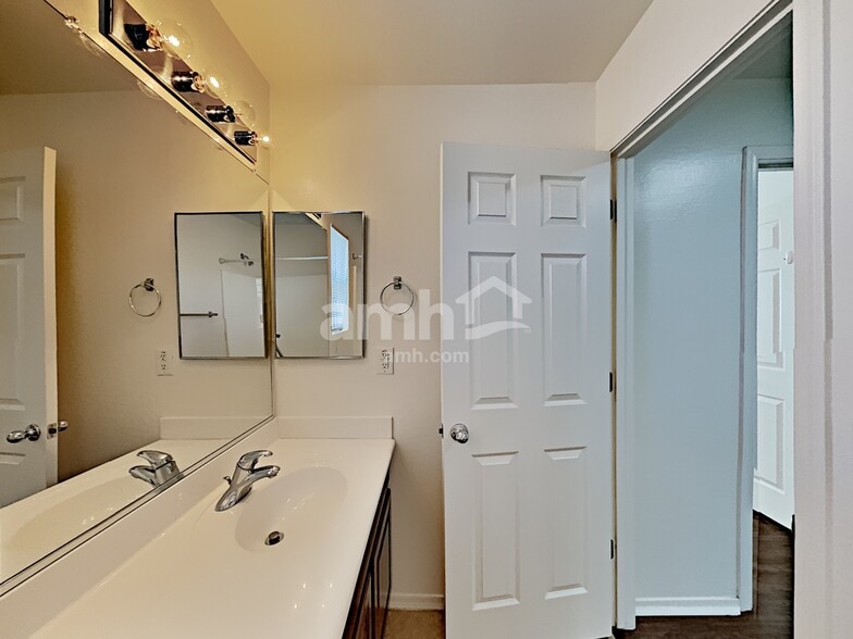 Building Photo - 34720 N Happy Jack Dr