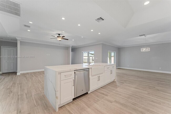 Building Photo - 4610 SW Masefield St