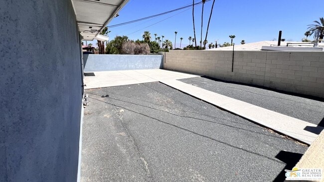 Building Photo - 38260 Charlesworth Dr