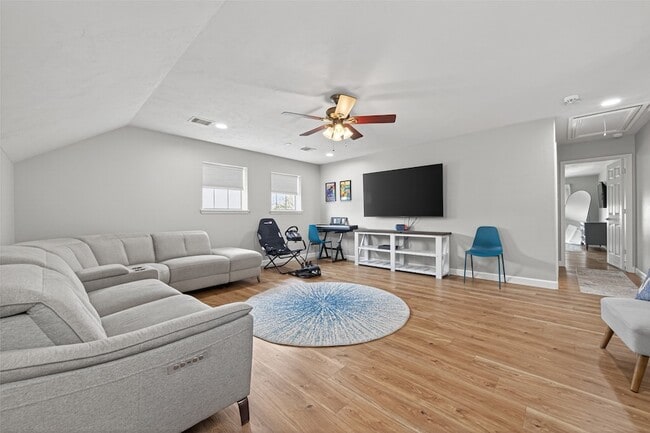 Building Photo - 3329 Oak Dale Way