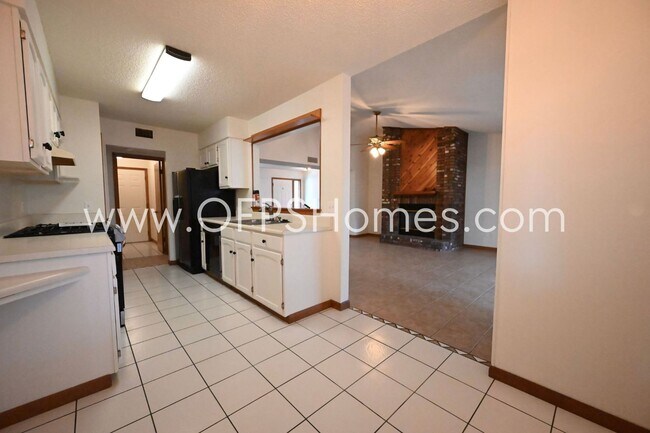Building Photo - Ranch Style Home in Niceville