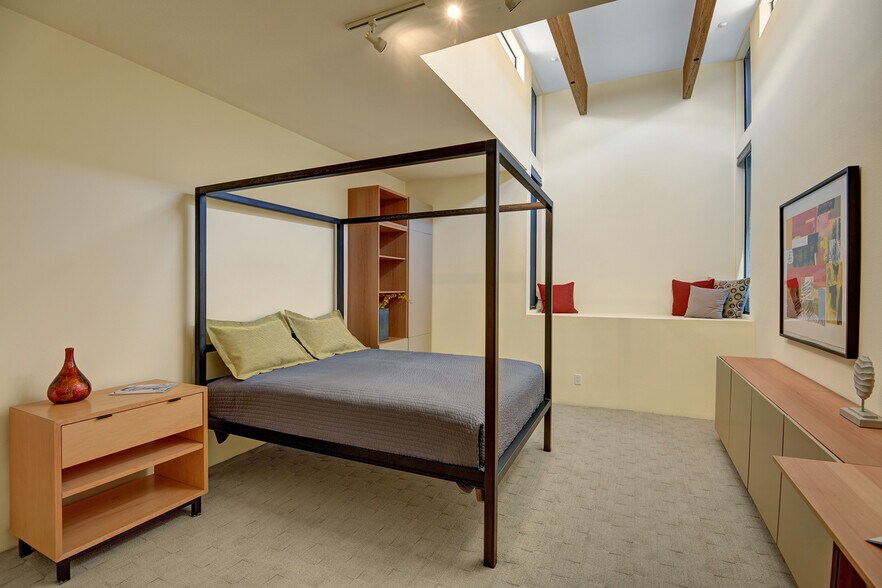 Building Photo - 1536 E Baristo Rd