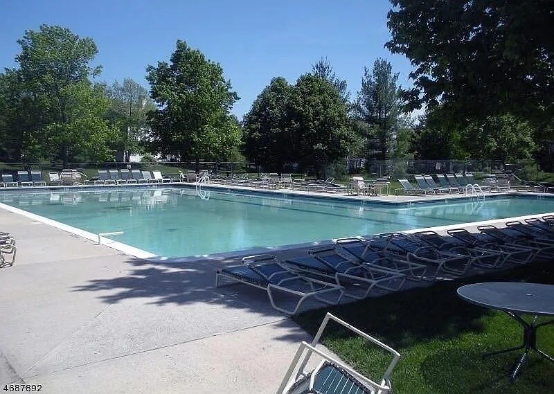 Building Photo - 65 Jamestown Rd