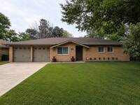 Building Photo - 3 Bed Home for Rent in Westbury 77035 with Large Fenced Yard & Deck