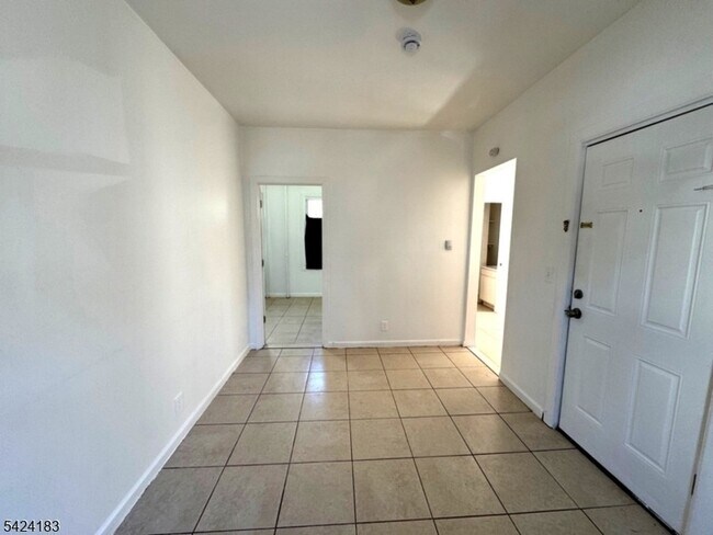 Building Photo - 793 E 19th St