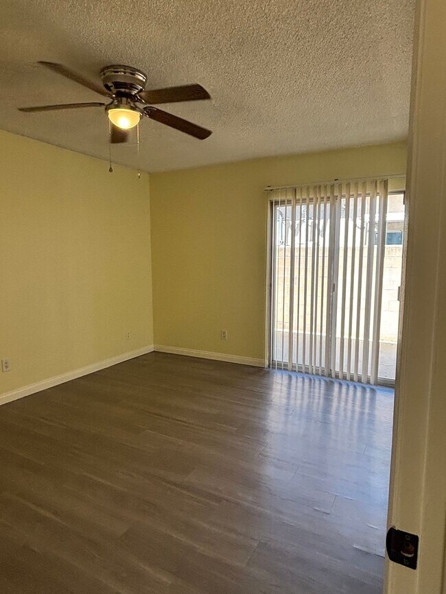 Building Photo - 6065 California Ave