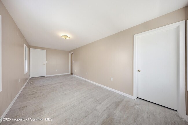 Building Photo - 612 Philo St