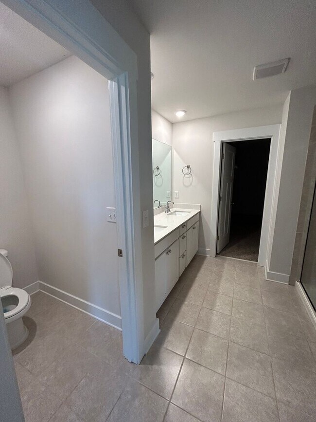 Building Photo - 114 Pewter Cir