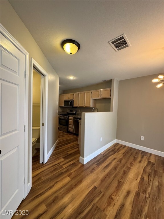 Building Photo - 910 Elegant Coral Ave
