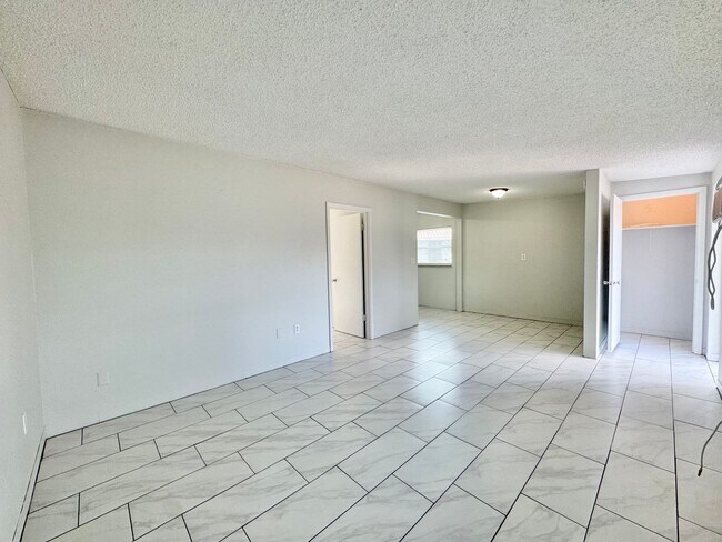 Building Photo - Off Havendale - End Unit Duplex