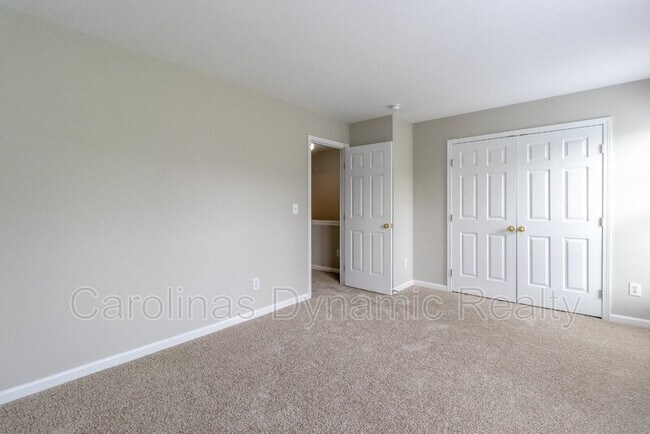 Building Photo - 9618 Blossom Hill Dr