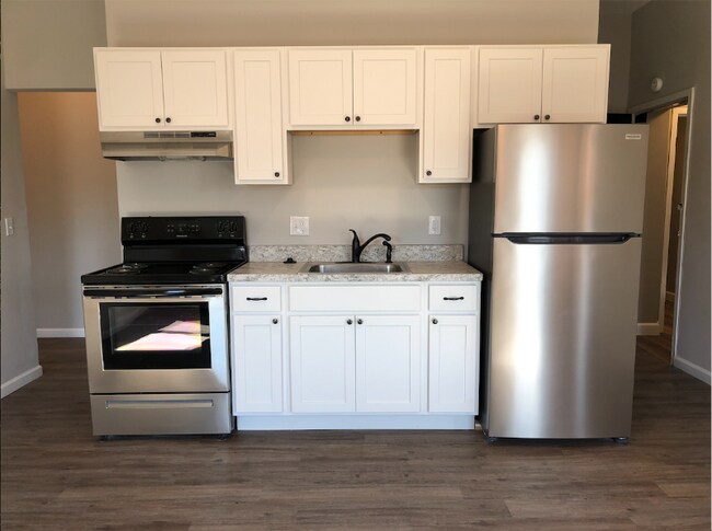 Building Photo - 2232 St James Ave