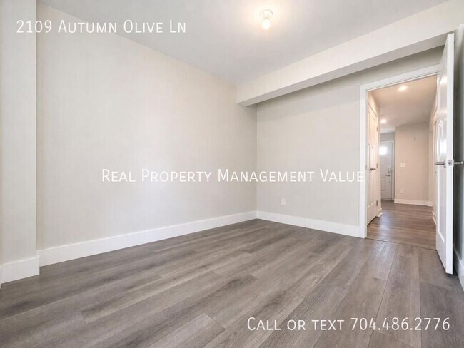Building Photo - 2109 Autumn Olive Ln