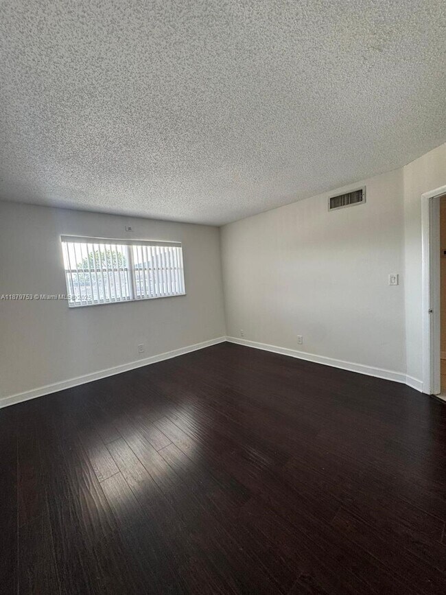 Building Photo - 8010 N Colony Cir