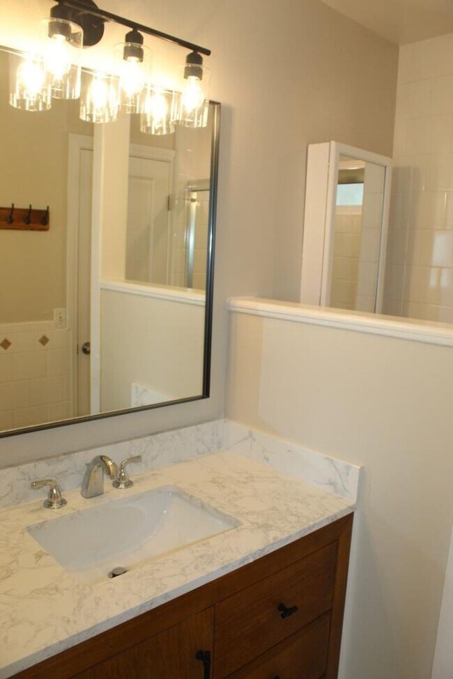 Building Photo - 4Bed/2Bath Remodeled Home in Carlsbad with a Pool~ Trieste