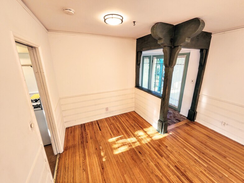 Building Photo - 12914 Rose Ave