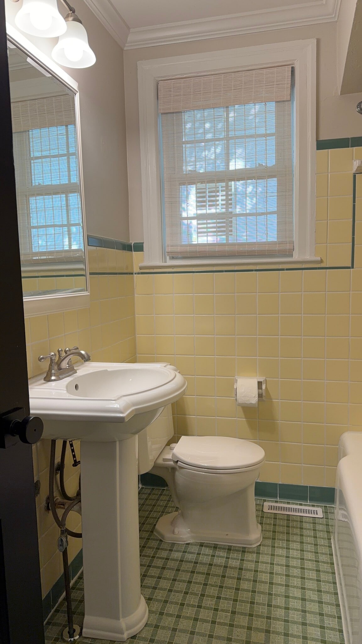 Bathroom between bedrooms - 2602 W Linden Ave