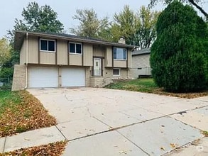 Building Photo - 13828 Y Cir