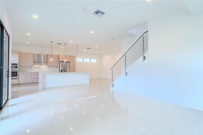 Building Photo - 1427 SW 23rd St