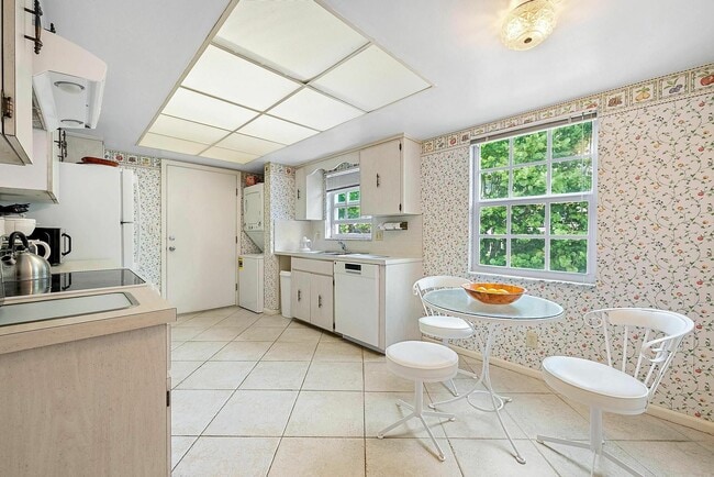 Building Photo - 400 S Ocean Blvd