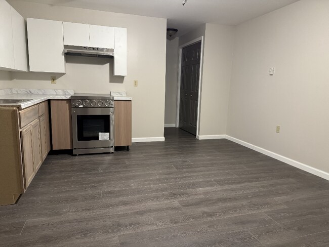 Building Photo - 355 S Main St