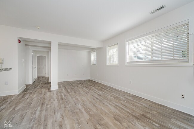 Building Photo - 420 E Ohio St