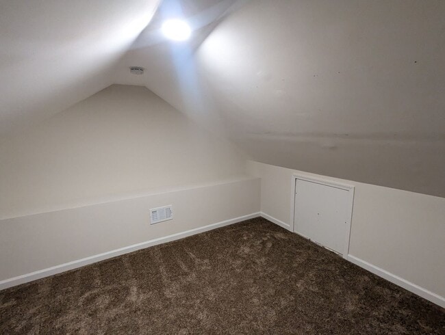 Building Photo - Charming two level row house in downtown Frederick available now!