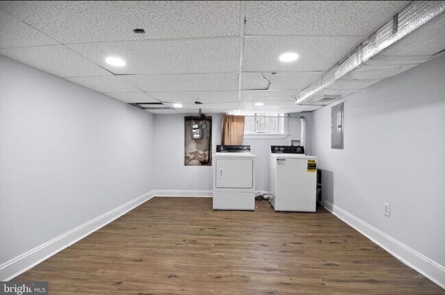 Building Photo - 2505 S Sheridan St
