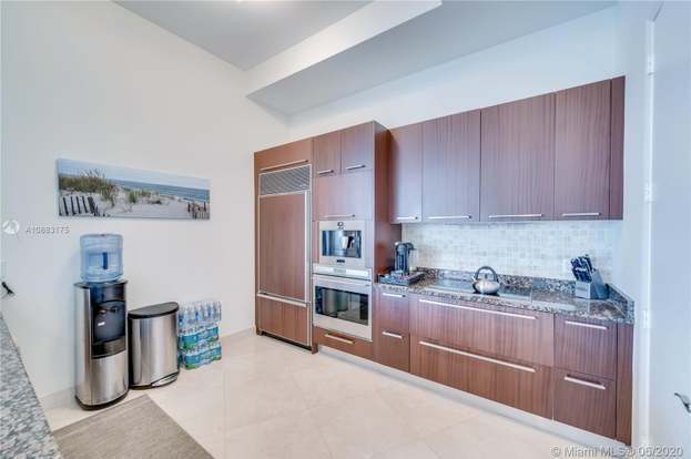 Building Photo - 15811 Collins Ave