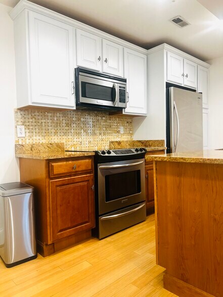 Building Photo - 1663 Newton St NW