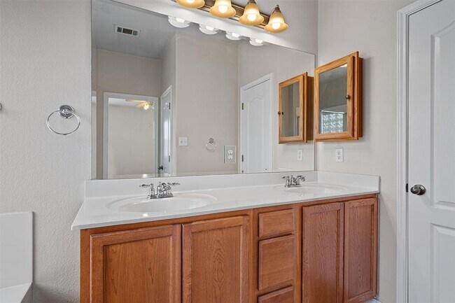 Building Photo - 404 Arrowhead Trail