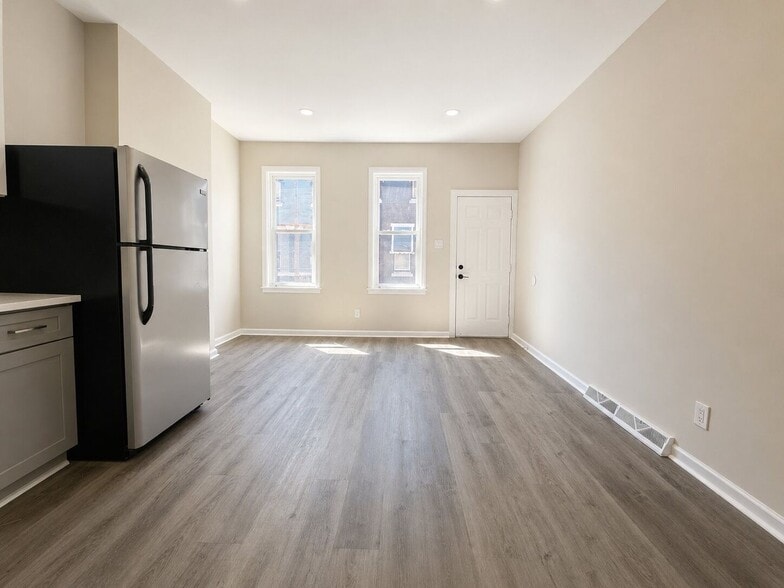 Building Photo - Spacious 4 Bedroom Home with Private Backyard & Flexible Living Space