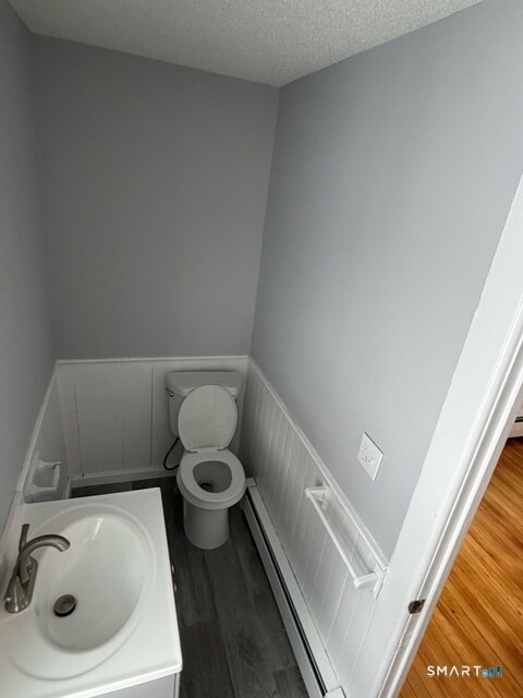 Building Photo - 122 River Rd